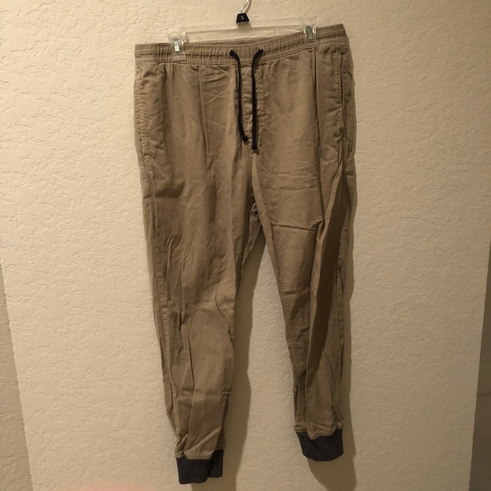 American Eagle Khaki Joggers / jogger pants